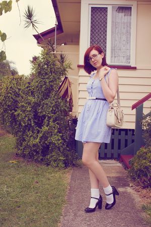 Demi (carbon gurl) twentysomething y.o.