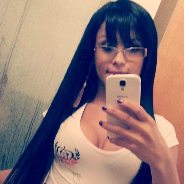 Bruna Butterfly cleavage and glasses selfie