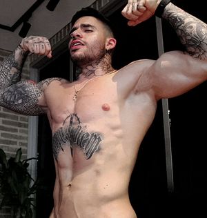 Great tats, hot muscles. And carpe-ing his diem like that - I'd say he's just about ready to explode. (flexscene_tumblr)