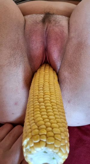 Stuff my innie pussy with corn