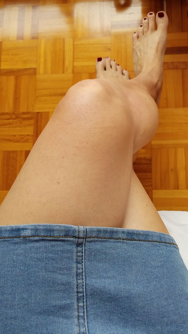 Sexy legs and painted nails