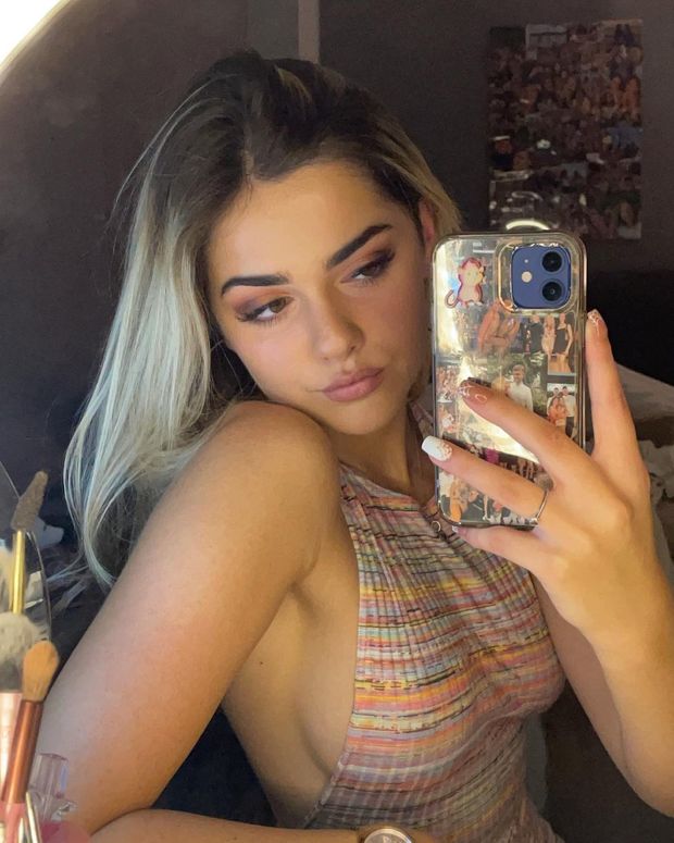 Side Boob Bimbo