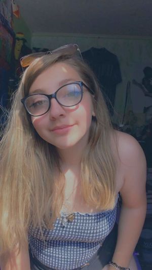 Slutty lil useless instathot Rhiannon Burgess