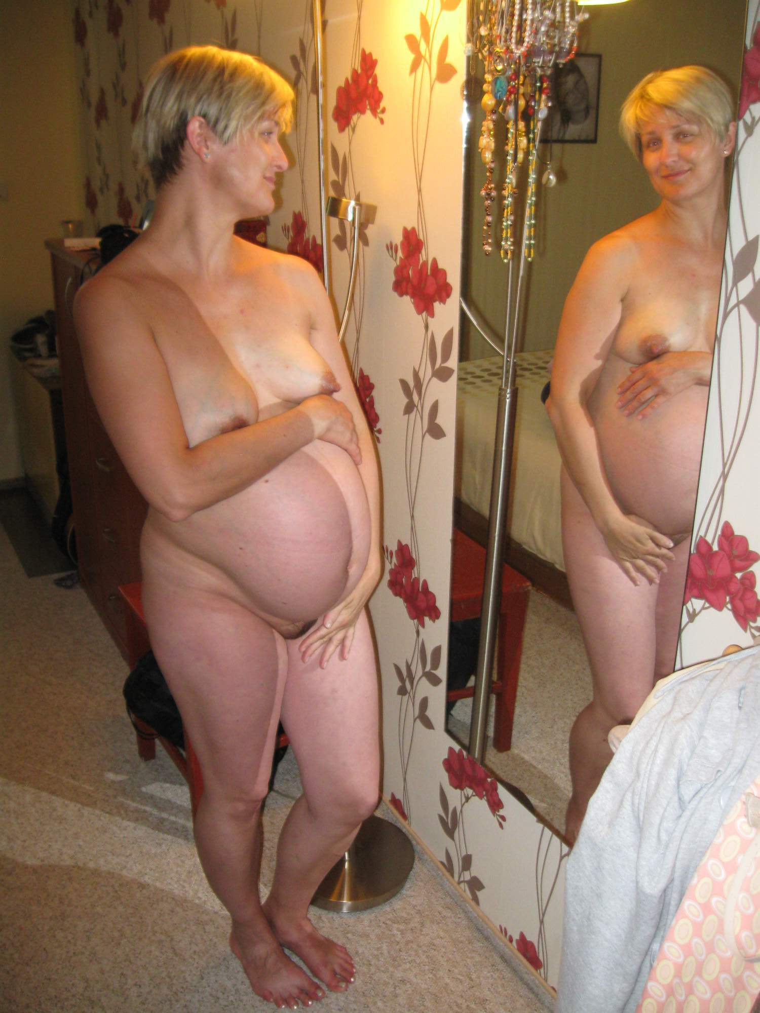 Posing preggo