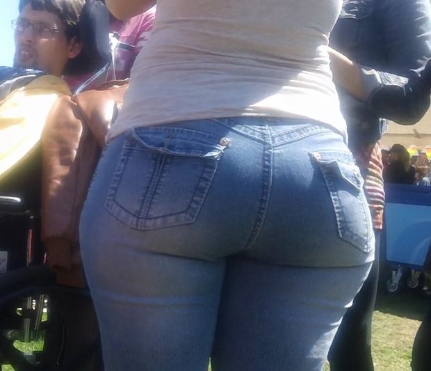 TIGHT ASS JEANS