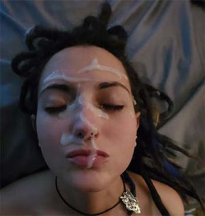 Jeune transsex folle de foutre au visage sur Rodez 12000 dans l'Aveyron veut ta meringue