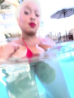 Temptress119 and her flotation devices underwater