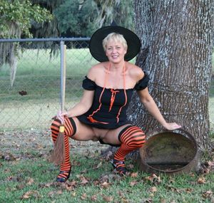 Outdoor halloween motha...