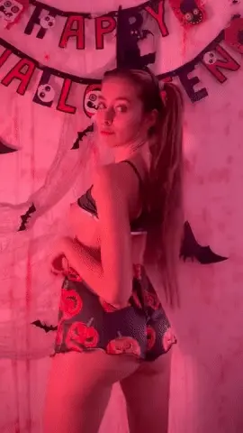 showing her ass