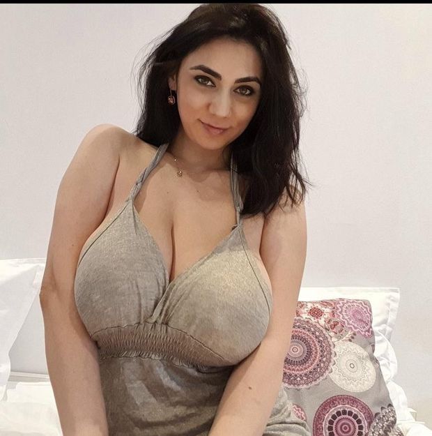 Luna Amor, busty brunette