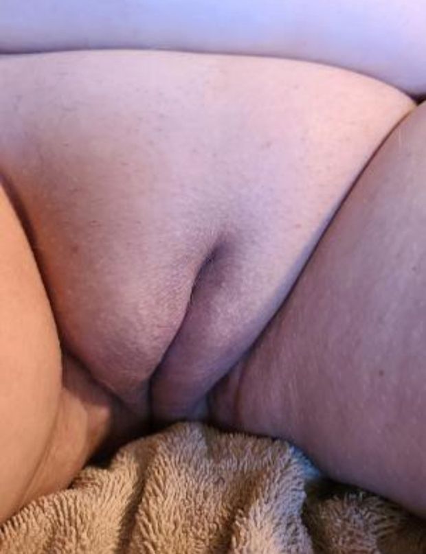 Chubby Ohio bald milf pussy