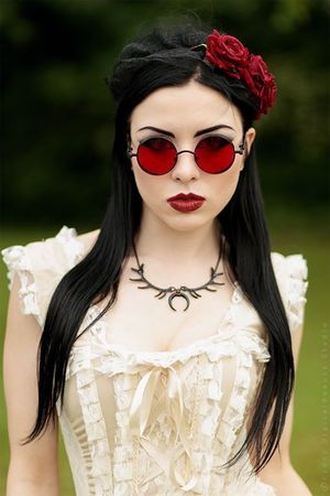 Red spectacles - Lady Kat Eyes