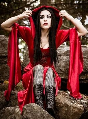 Red witch - Lady Kat Eyes