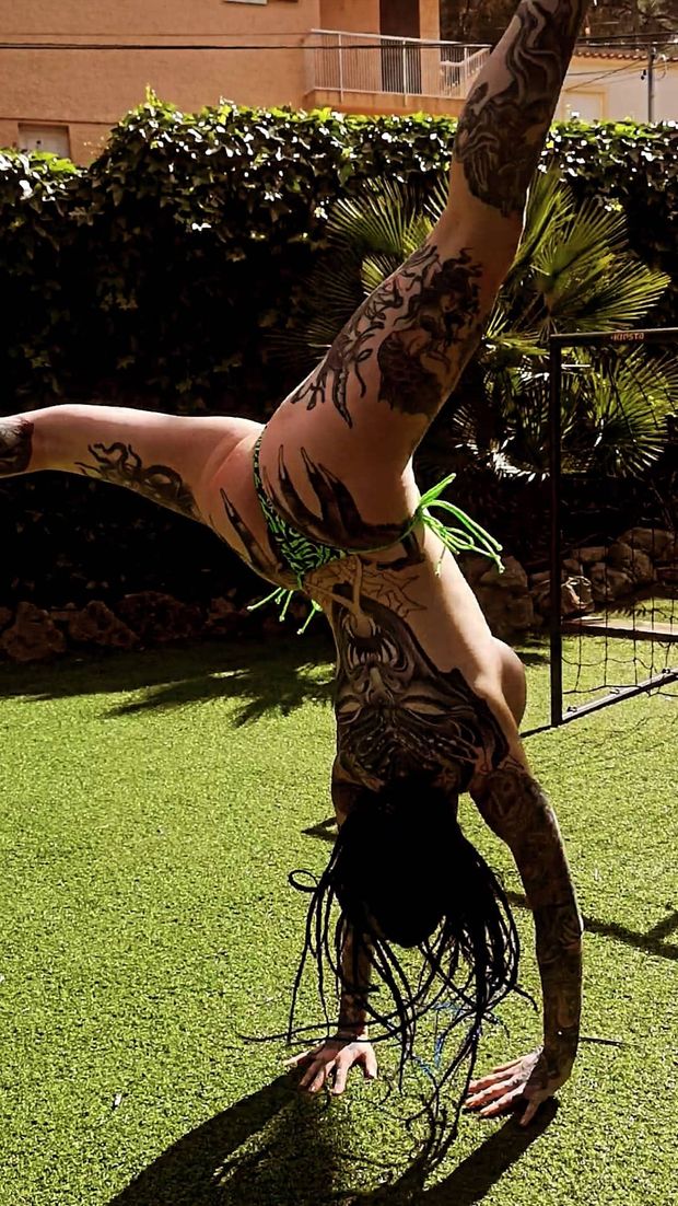 spreading my legs for you horny beaverboys