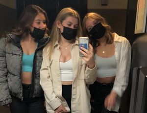 3 teens mirror selfie cleavage in the middle