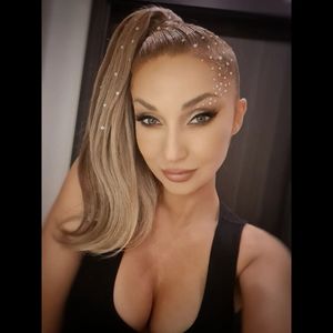 Selfie Cleo with a large neckline