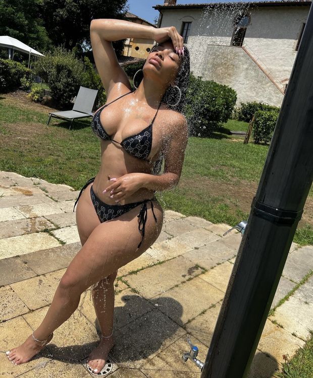 Beautiful curvy ebony queen