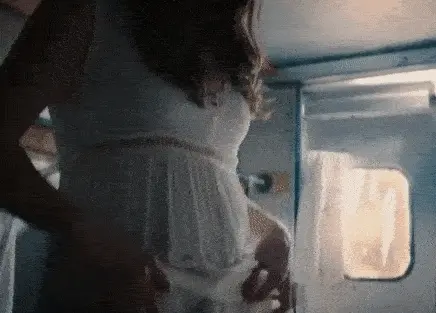 Liv Tyler Shows Her Hairy Pussy