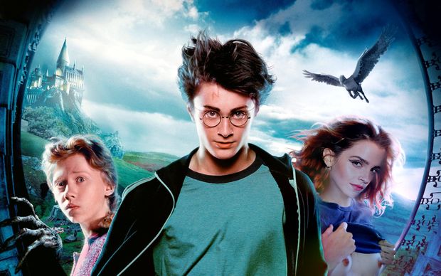 Hermione secretly flashes her tits in the newspapers main photo