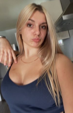 Keyra blue top amazing boobs out of focus