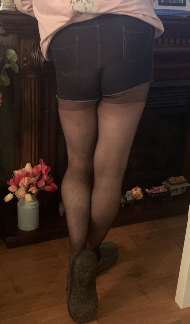 Been working on my ass trying to make it big and cute. How am I doing?