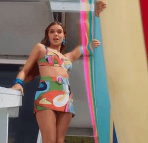 Hailee Steinfeld struts on stairs