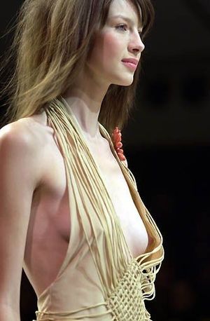 Caitríona Balfe nip slip