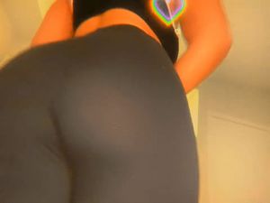 Tellyfckngo/Monstress69 and her booty will have you falling in love...