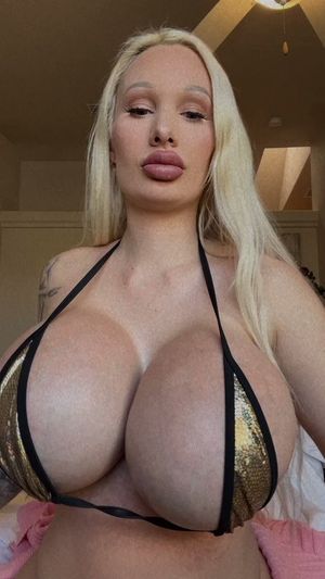 CUTE BLONDE BIMBO