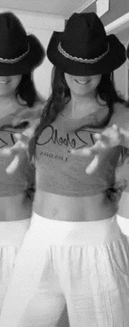 Sexy TickTock MILF Shows Off Her Amazing Abs #4