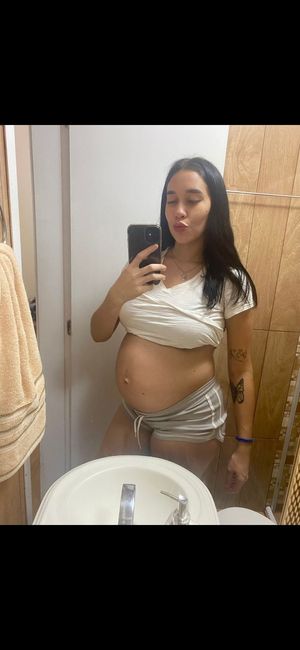 Mayra Sexy Pregnant Selfie
