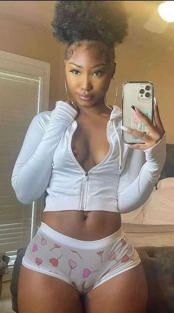 Ebony Cameltoe
