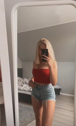 Blonde in hotpants