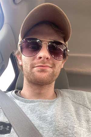 Quick SFW picture to show my baby face, I am a 29 yo versatile gay guy with a nice dong in Smyrna, TN