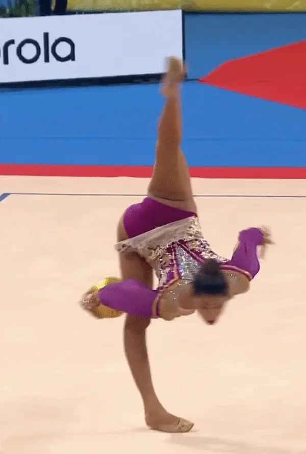 Splits spin with gold ball