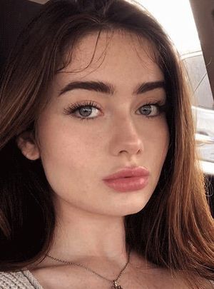 She was the best who could satisfy a guy with just her plump and juicy lips