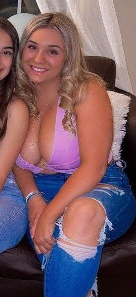 Kate pink top huge boobs