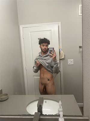 Rare uncut gay stud in Tuscaloosa, AL, 25 yo and would love to have sex with another men