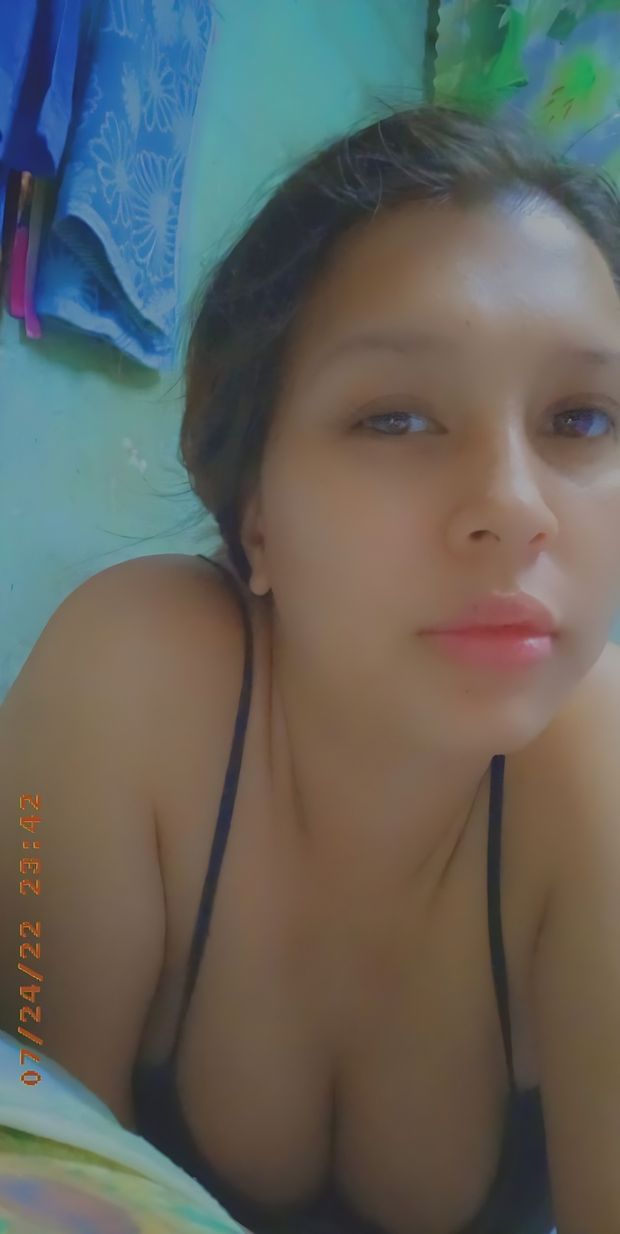 Daily cleavage selfie for my dad