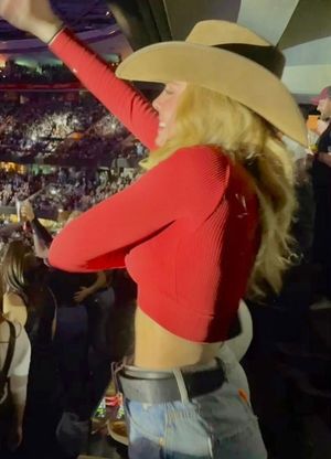 Molly in cowboy hat at concert