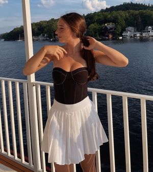 Brunette outside ponytail