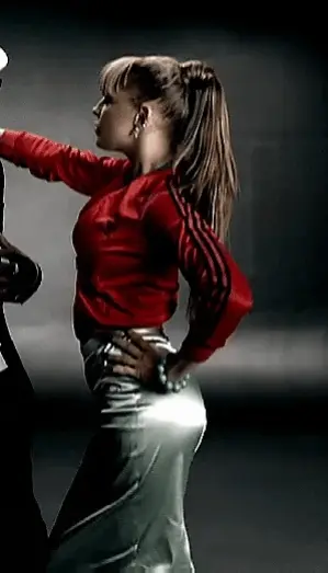Fergie showing off her sweet ass