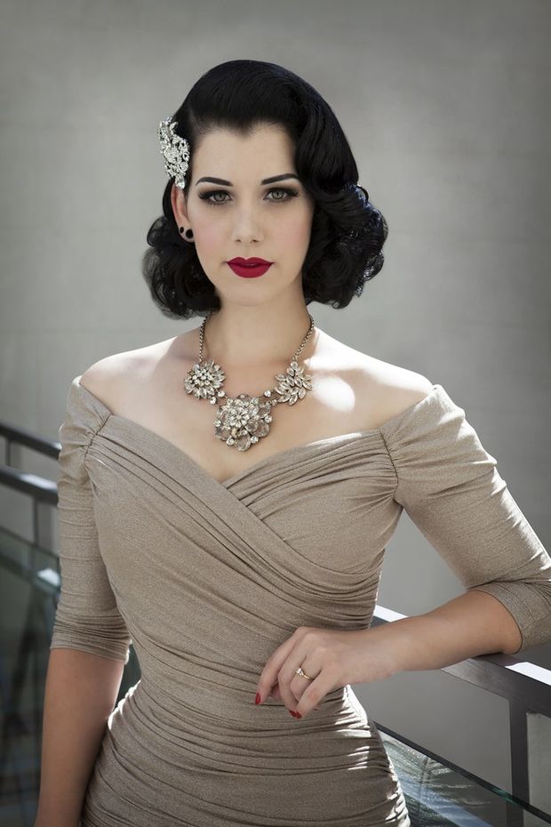 Miss Victory Violet - vintage style
