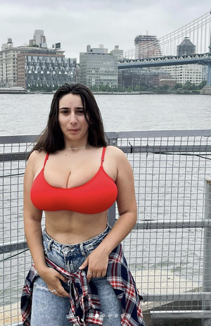 To die for in that red bra