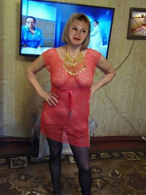 Amateur mature with Saggy tits