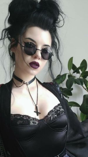 Petite Dell Rossa - beautiful gothic chick - 7