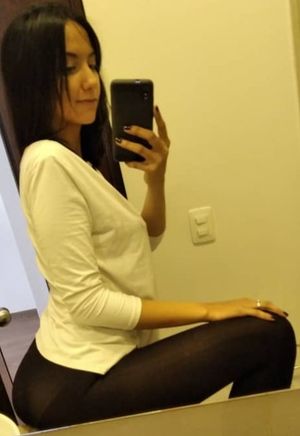 Carly and her tits and ass take a selfie