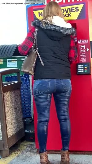 Public Pisswalk at the Video Drop-Off