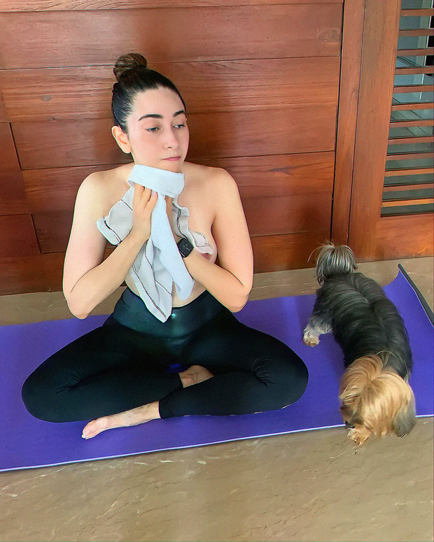 Topless Karishma wiping her sweat after a hot workour