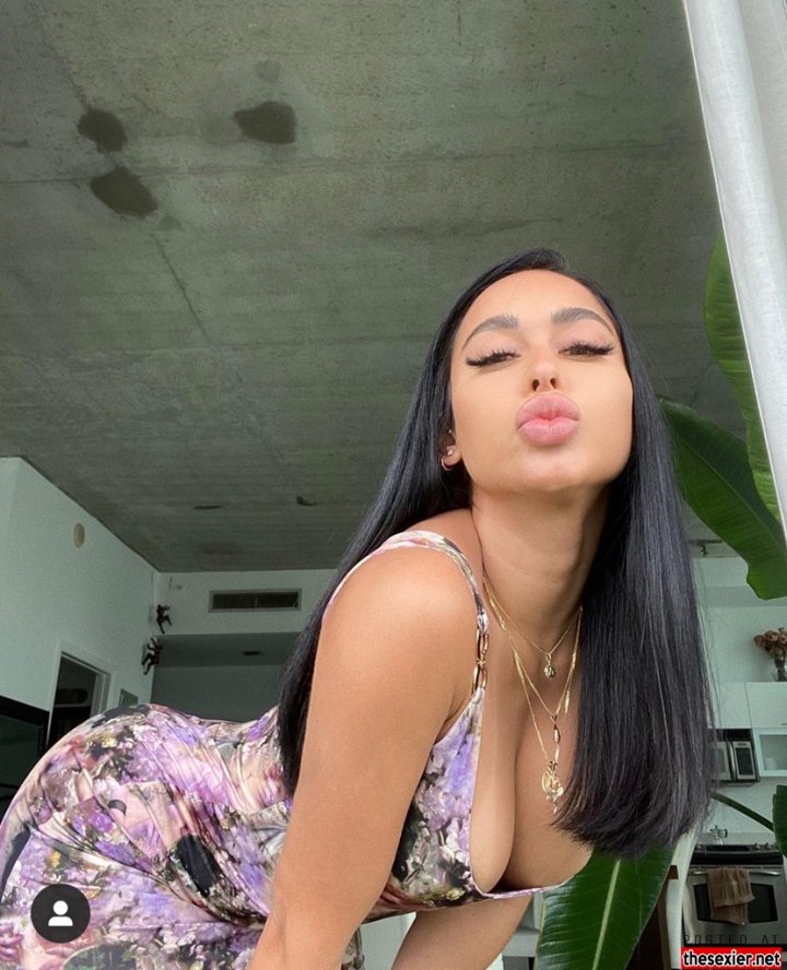 hottie blowing a kiss